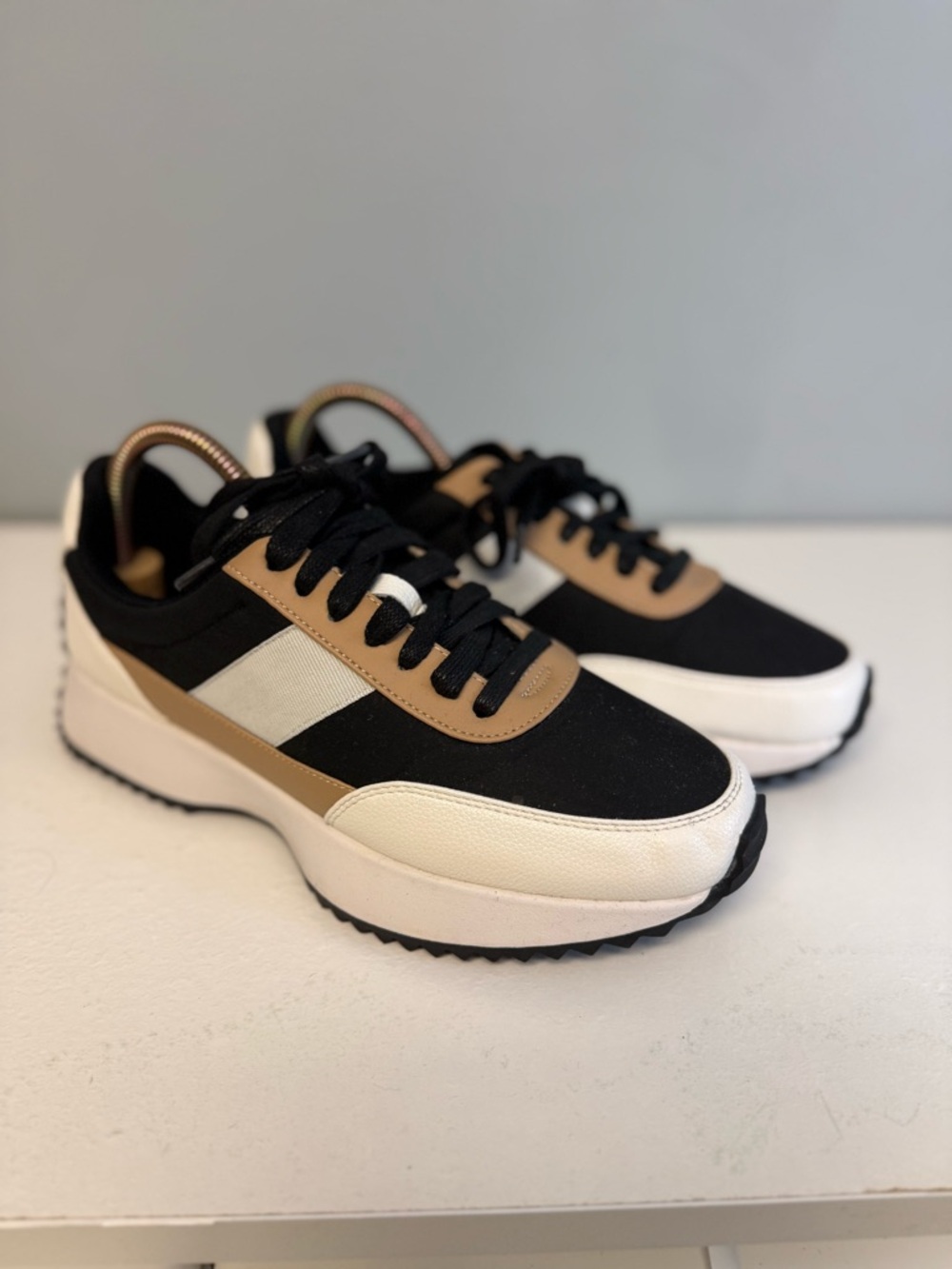 Women’s Dolce Vita Bettie Colorblock Fashion Sneakers Size 9 Black White